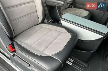 Мінівен Volkswagen Multivan 2020 в 