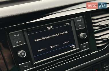 Мінівен Volkswagen Multivan 2020 в 