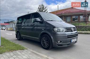Мінівен Volkswagen Multivan 2011 в 