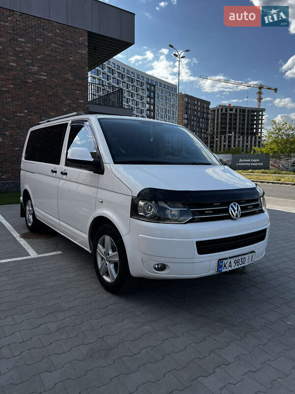 Мінівен Volkswagen Multivan 2010 в 
