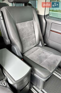 Минивэн Volkswagen Multivan 2012 в 
