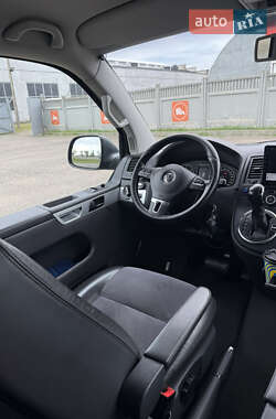 Минивэн Volkswagen Multivan 2010 в 