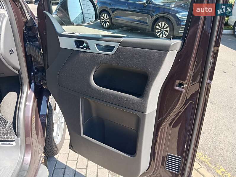 Минивэн Volkswagen Multivan 2011 в Киеве