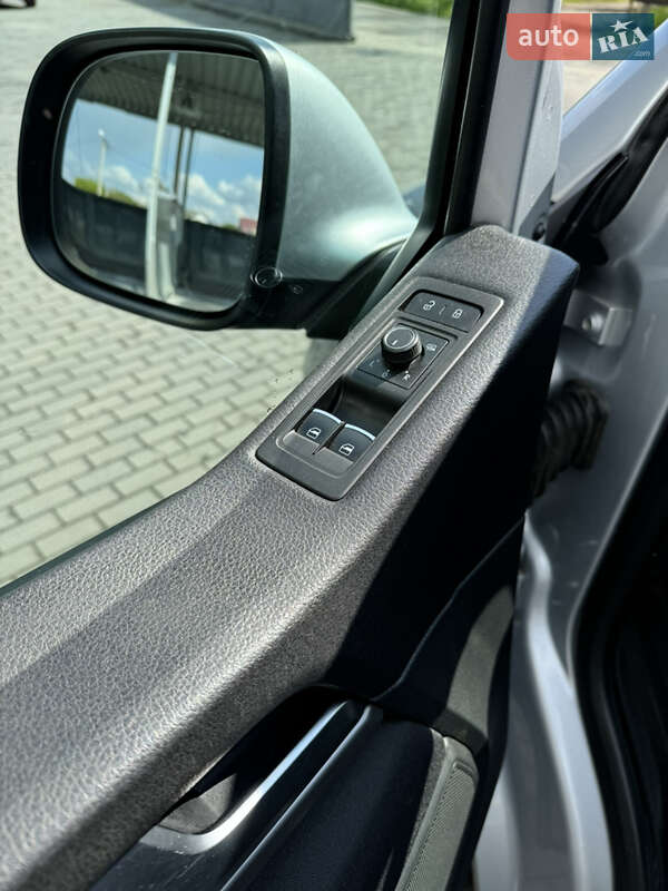 Минивэн Volkswagen Multivan 2018 в Киверцах
