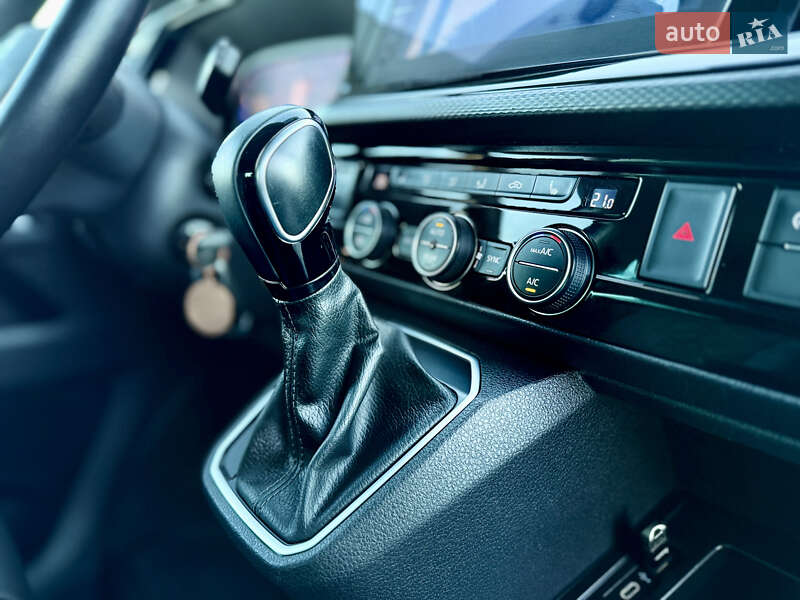 Мінівен Volkswagen Multivan 2020 в Чернівцях