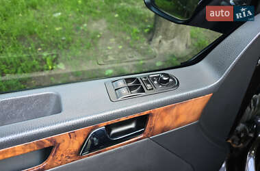 Минивэн Volkswagen Multivan 2010 в 