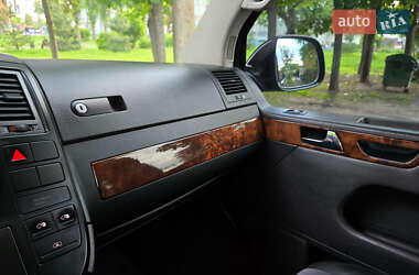 Минивэн Volkswagen Multivan 2010 в 