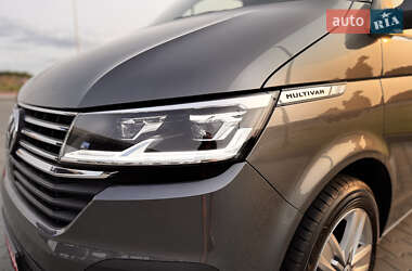 Мінівен Volkswagen Multivan 2022 в 