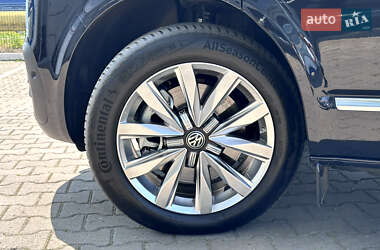 Минивэн Volkswagen Multivan 2023 в 