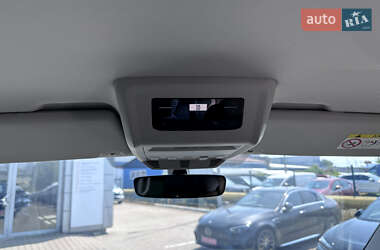 Минивэн Volkswagen Multivan 2023 в 