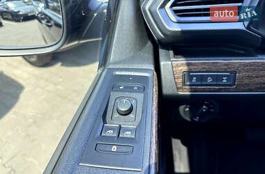 Минивэн Volkswagen Multivan 2023 в 