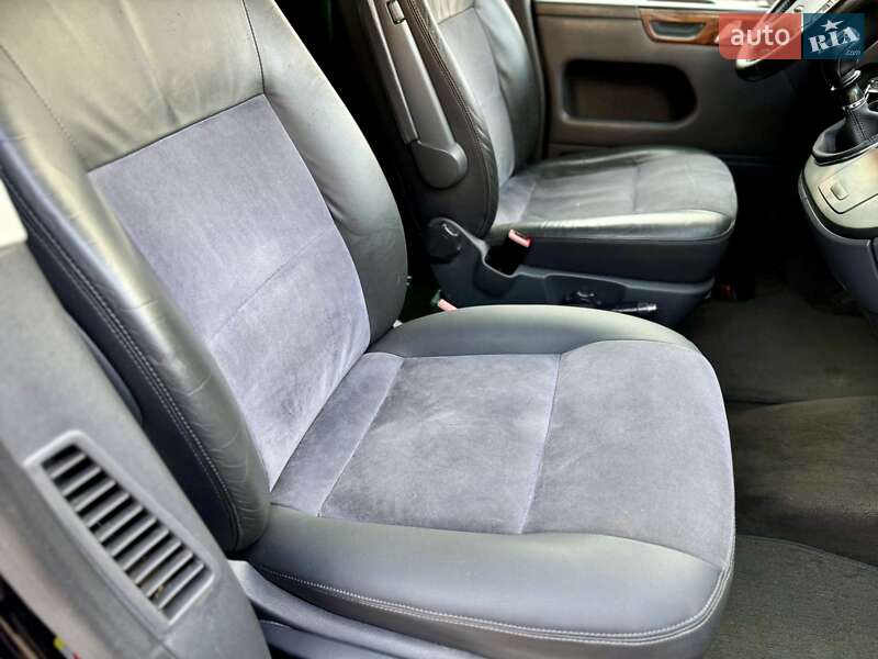 Минивэн Volkswagen Multivan 2009 в Казатине