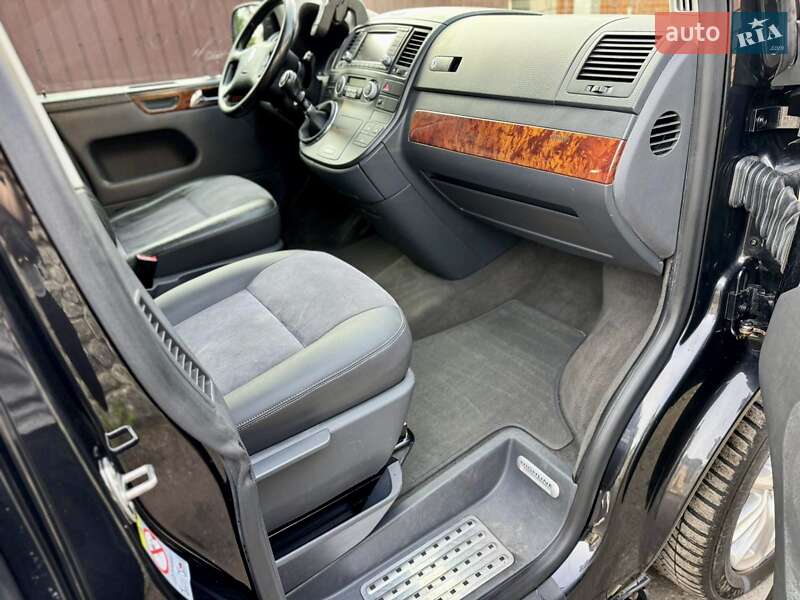Минивэн Volkswagen Multivan 2009 в Казатине