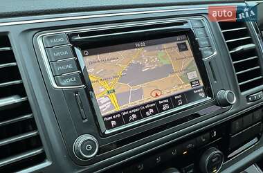 Минивэн Volkswagen Multivan 2016 в 
