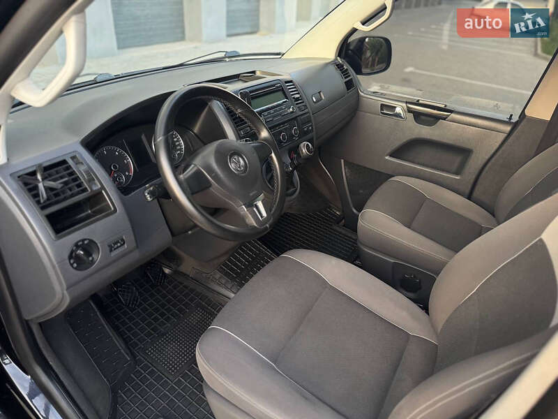 Минивэн Volkswagen Multivan 2010 в Виннице