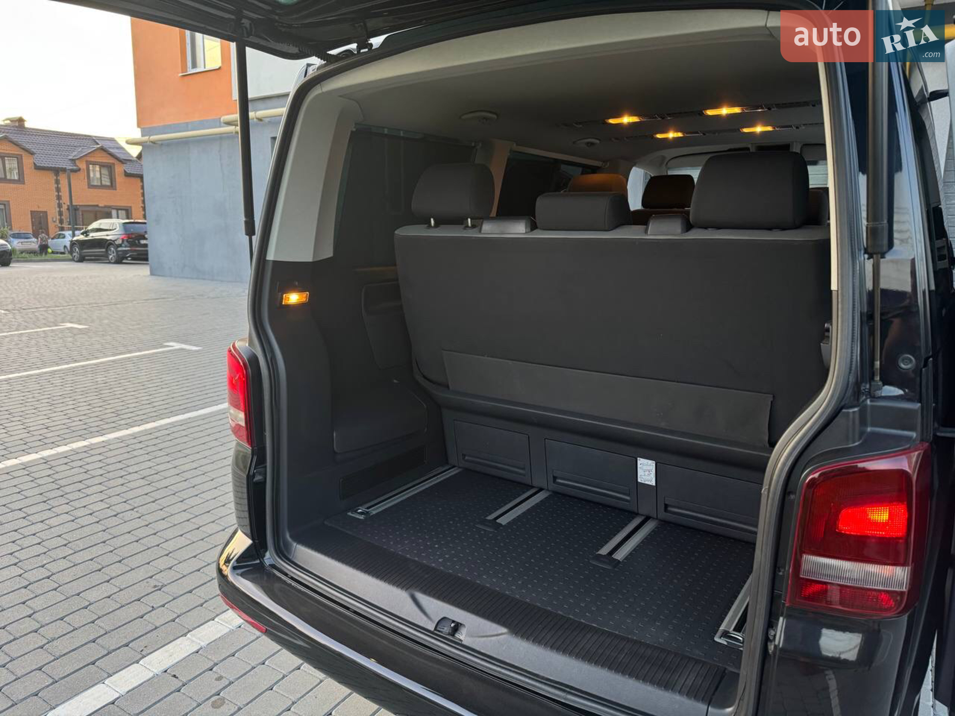 2010 Volkswagen Multivan - мініатюра 37