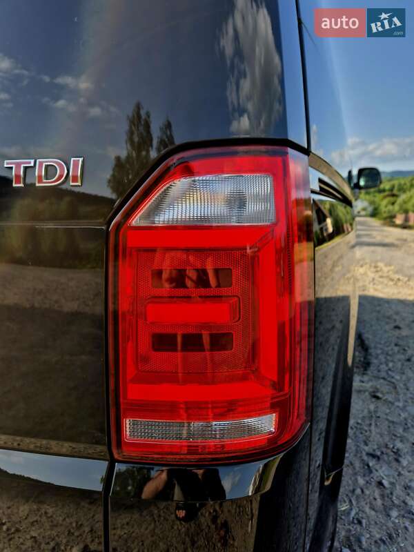 Минивэн Volkswagen Multivan 2017 в Сваляве