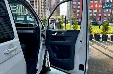 Минивэн Volkswagen Multivan 2020 в 