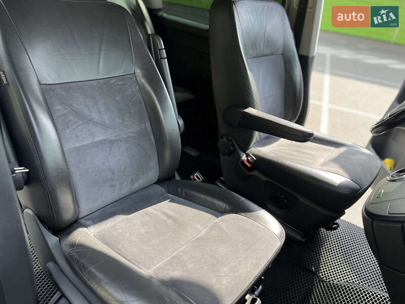 Минивэн Volkswagen Multivan 2010 в Киеве