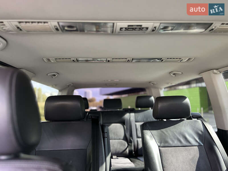 Минивэн Volkswagen Multivan 2010 в Киеве