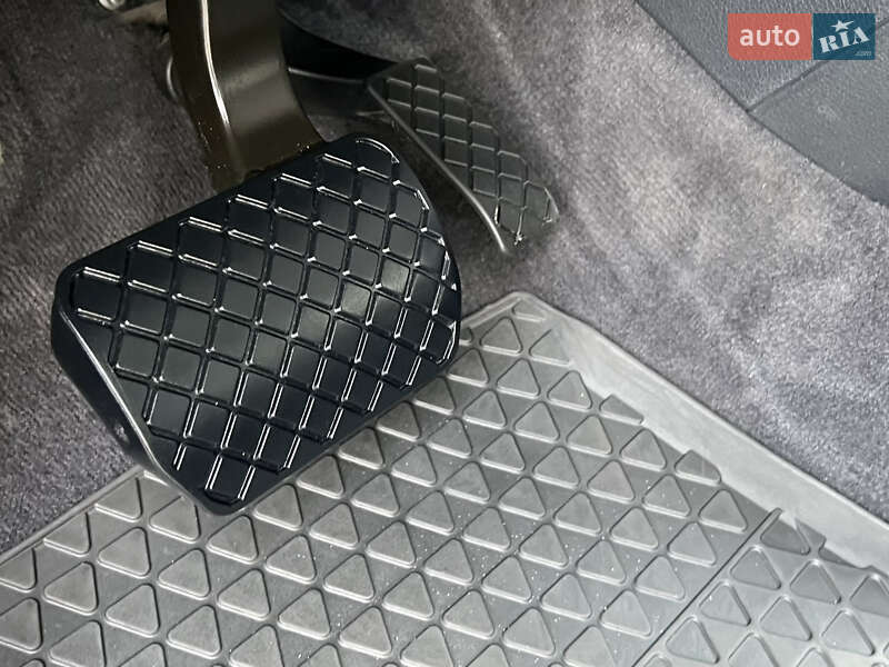 Минивэн Volkswagen Multivan 2020 в Киеве