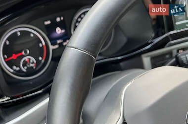 Минивэн Volkswagen Multivan 2020 в 