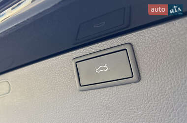 Минивэн Volkswagen Multivan 2020 в 