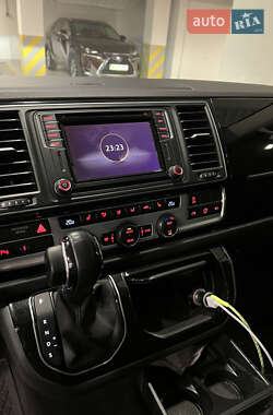 Минивэн Volkswagen Multivan 2016 в 