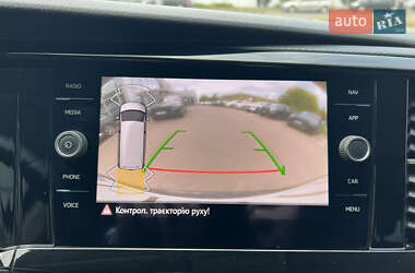 Минивэн Volkswagen Multivan 2021 в 