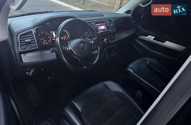 Минивэн Volkswagen Multivan 2016 в 