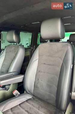 Минивэн Volkswagen Multivan 2024 в 