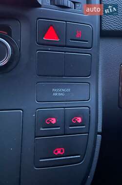 Минивэн Volkswagen Multivan 2010 в 