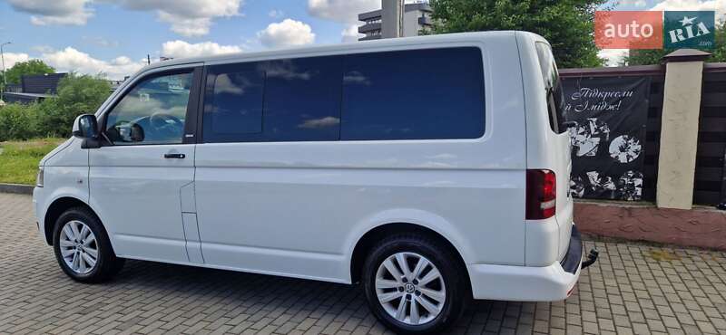 Минивэн Volkswagen Multivan 2013 в Львове