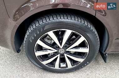 Минивэн Volkswagen Multivan 2012 в 