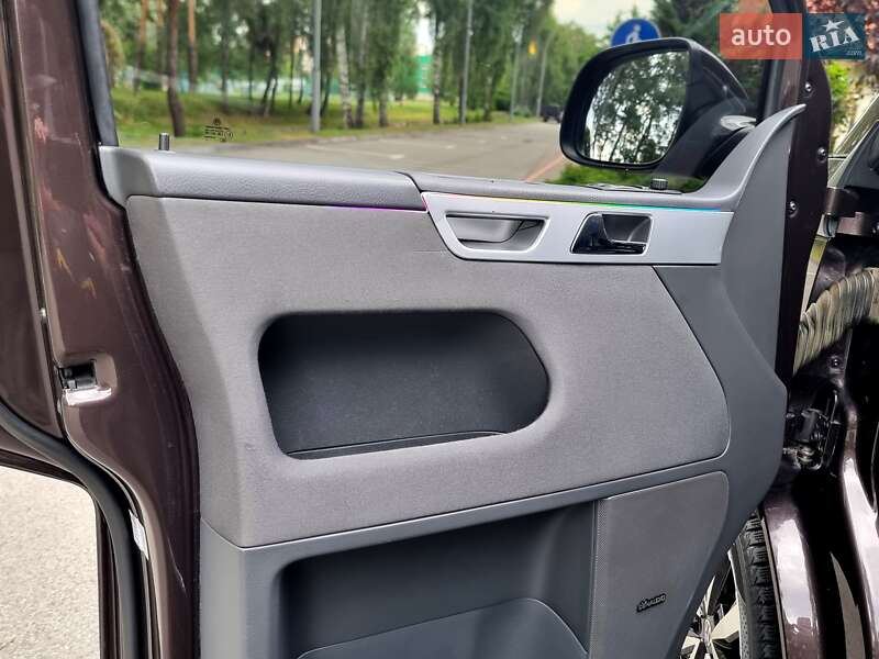 Минивэн Volkswagen Multivan 2012 в Киеве