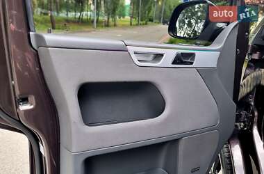 Минивэн Volkswagen Multivan 2012 в 