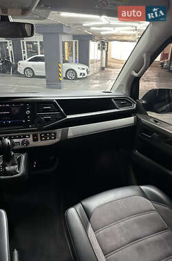 Минивэн Volkswagen Multivan 2021 в 