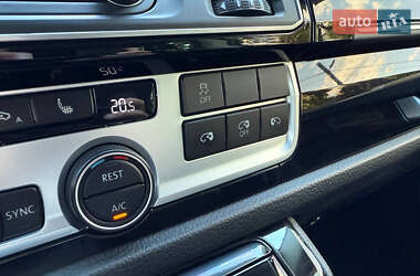 Минивэн Volkswagen Multivan 2016 в 