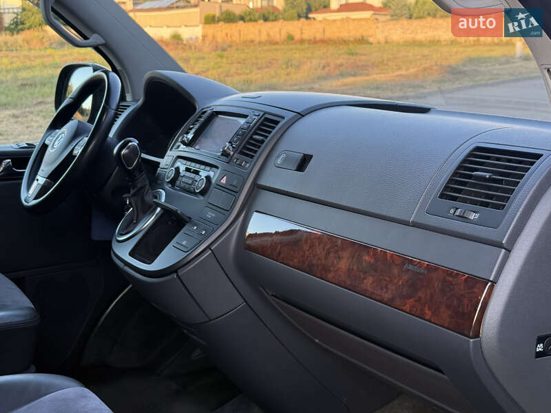 Мінівен Volkswagen Multivan 2014 в Одесі