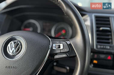 Минивэн Volkswagen Multivan 2019 в 
