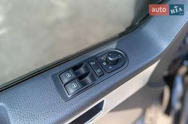 Минивэн Volkswagen Multivan 2012 в 