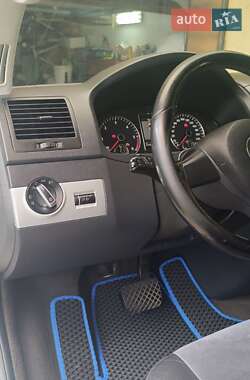 Минивэн Volkswagen Multivan 2011 в 