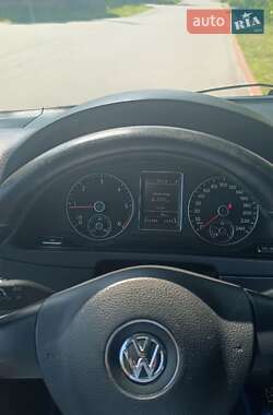 Минивэн Volkswagen Multivan 2011 в 