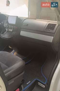 Минивэн Volkswagen Multivan 2011 в 