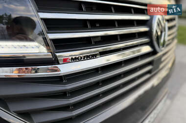 Минивэн Volkswagen Multivan 2023 в 