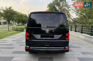 Минивэн Volkswagen Multivan 2023 в 