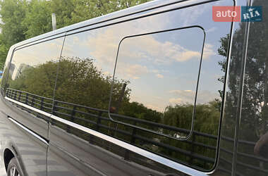 Минивэн Volkswagen Multivan 2023 в 