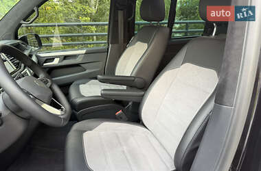 Минивэн Volkswagen Multivan 2023 в 