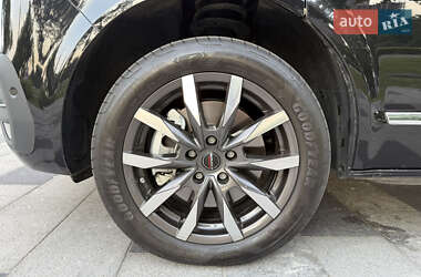 Минивэн Volkswagen Multivan 2023 в 