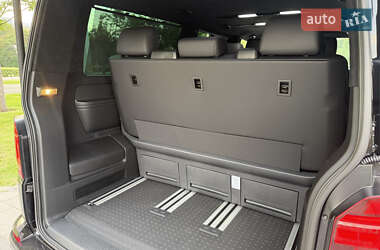 Минивэн Volkswagen Multivan 2023 в 